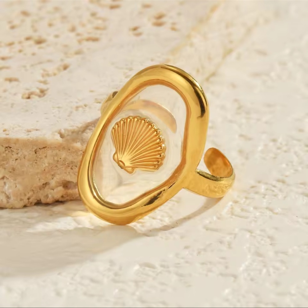 Modern Stylish Gold Shell Ring